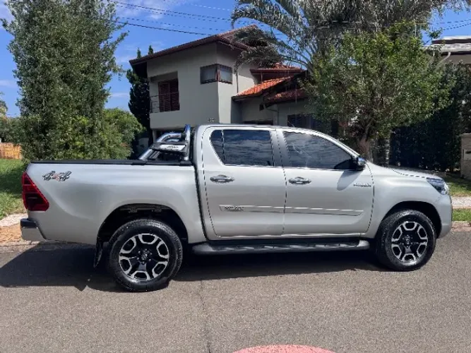 Toyota Hilux CD SRX 4X4 2.8 TDI 16V Diesel Aut. 2022