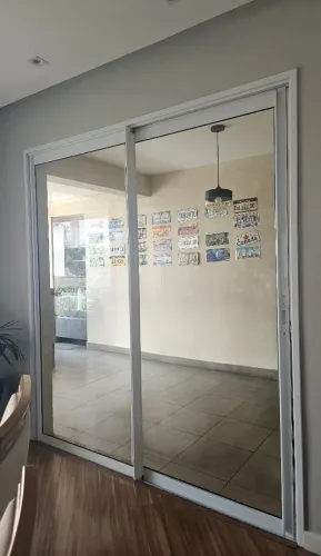 Porta para sacada e quintal