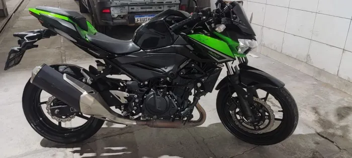 Kawasaki z400 2021 aceito proposta ou troca por moto menor.