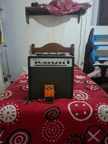 cubo amplificador mais pedal de distorção