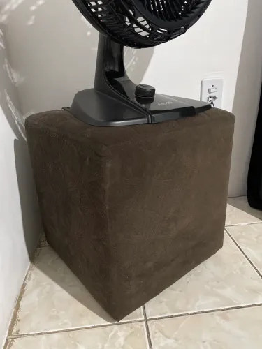 Pufe marrom conservado