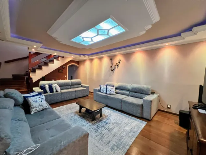 Casa para venda em Vila Barros com 4 quartos, sendo 2 suítes, 276m²