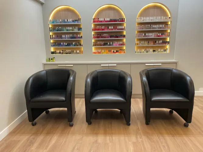 Poltronas meia lua courino preto