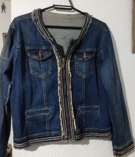 Jaqueta jeans customizada veste Tam M