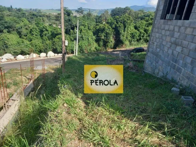 Casa inacabada, local tranquilo junto a natureza