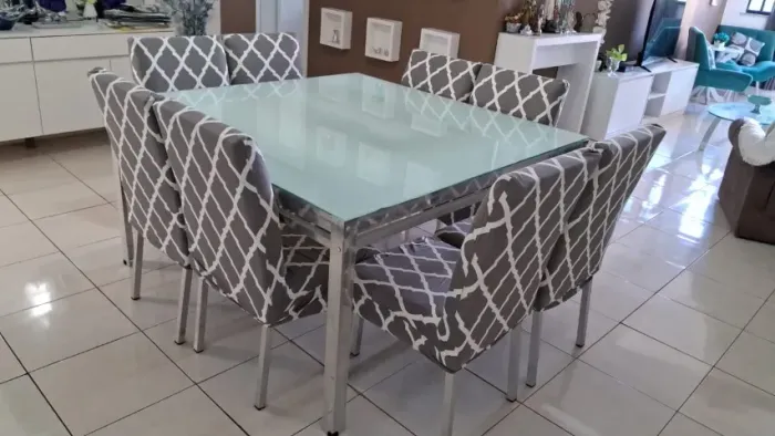 Mesa de Jantar com Vidro Quadrado (8 Cadeiras de Couro Branco)