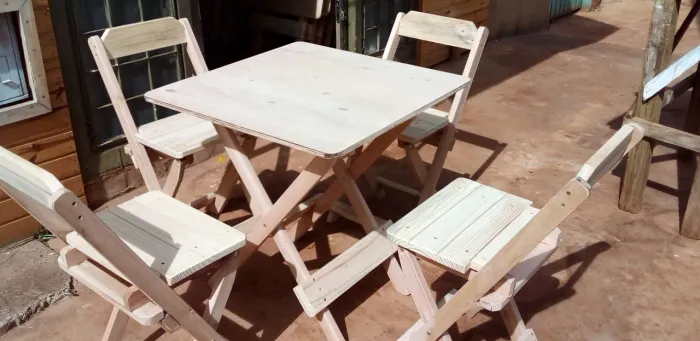 Jogo de mesa e cadeira desmontável