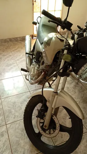 Vendo Titan ks bem conservada