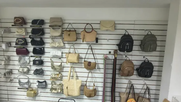 Estoque de Calçados e bolsas Sortidos