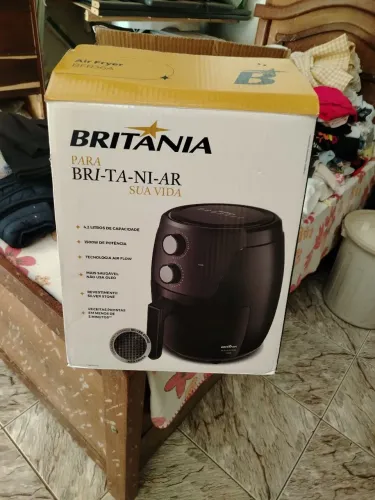Vendo Air Fryer Britania 4,2 litros nova nunca usada.