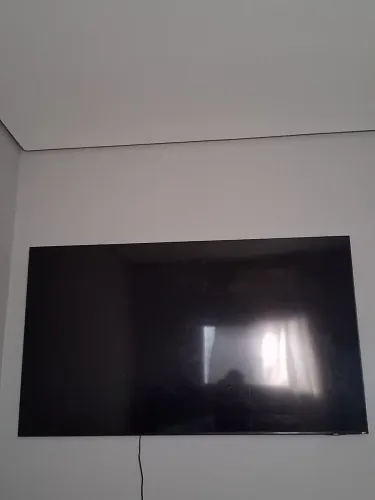 Vendo Samsung smart TV 75 polegadas Com suporte para parede e rack  valor 4.000