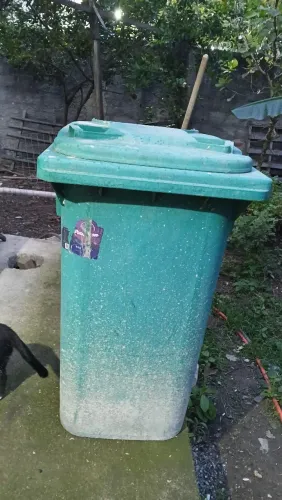 VENDO GALÃO PARA LIXO