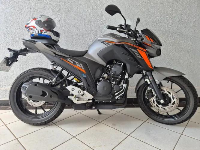 Yamaha Fz25 connected 2025 - Apenas 600 km | Estado de Zero