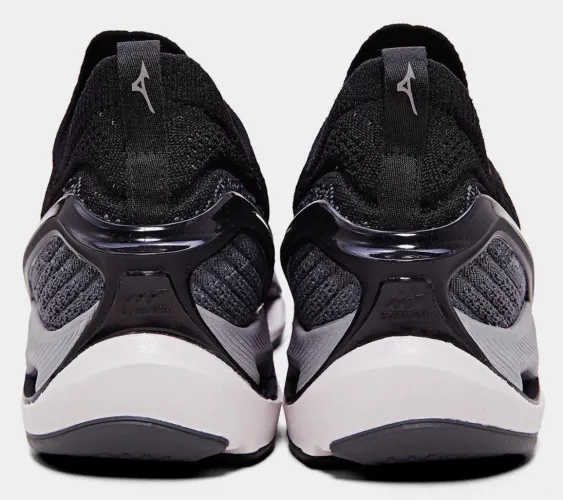 Na etiqueta Tênis Mizuno Wave 43. Zero nunca usado está na caixa com