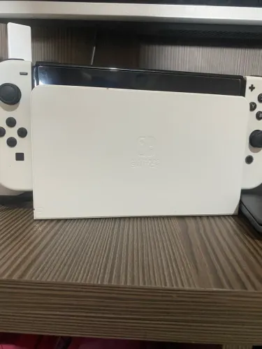 Nintendo Switch oled desbloqueado + pro controller e 2 cases!!!