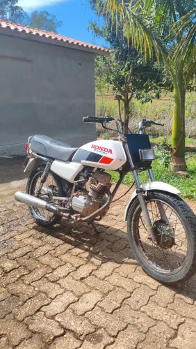 Clássica Honda CG 125 , moto pra roça