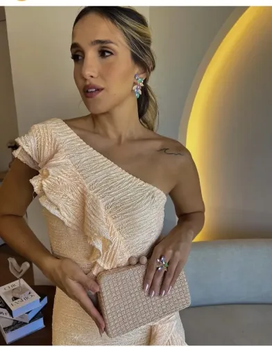 Vendo vestido cor champagne