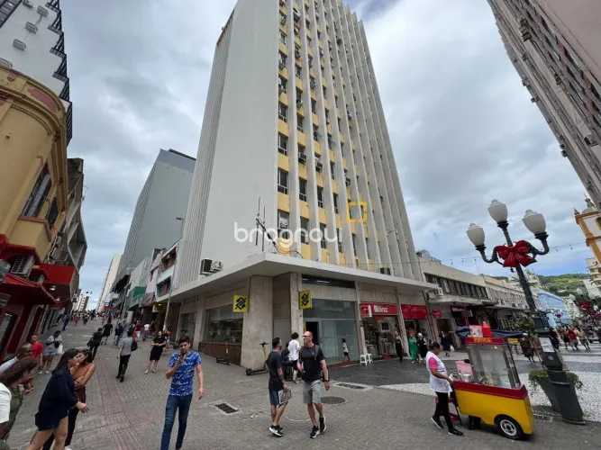 Sala Comercial a venda com alto fluxo de Pedestres no Centro em Florianópolis/SC