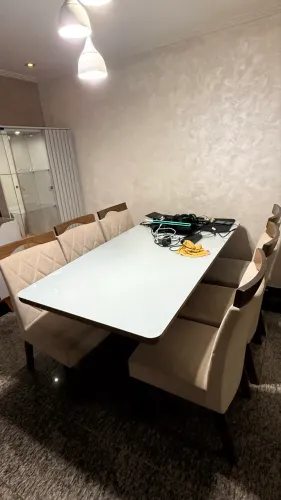 Mesa com 6 cadeiras