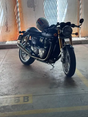 Triumph Thruxton R 1200 praticamente ZERO!