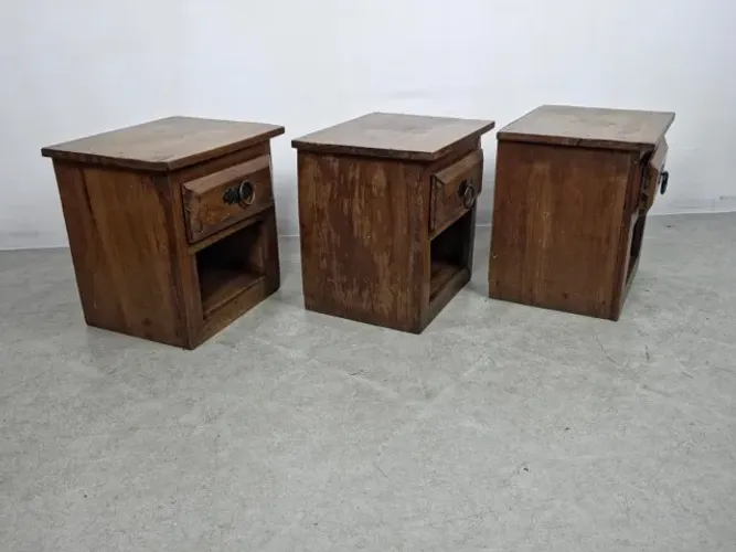 Mesas de Cabeceira em Madeira Rustica nobre maciça (Valor Unitario)