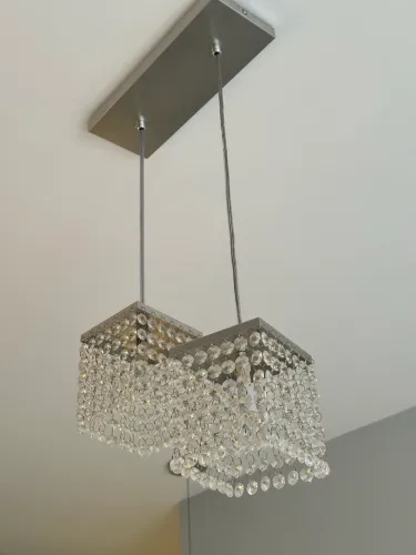 Lustre elegante em cristal