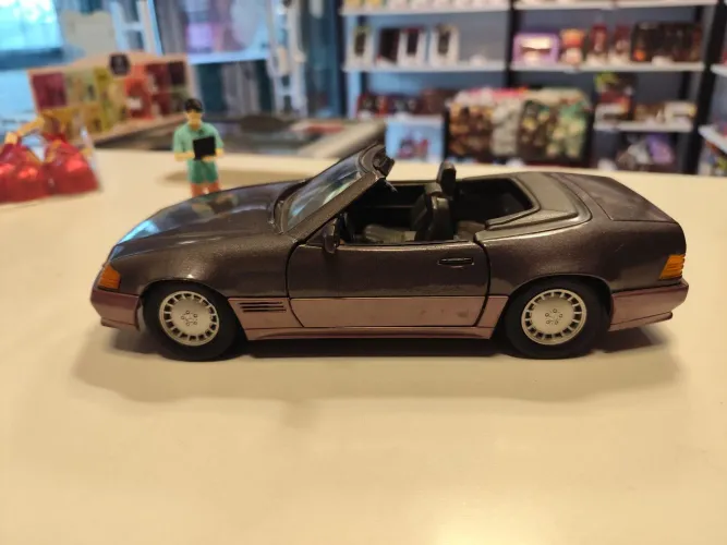 Miniatura Mercedes 1/18