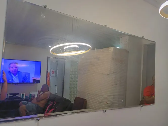 Espelho com pequenas manchinha 