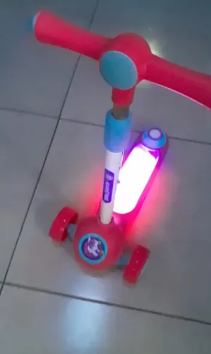OFERTA DE PETINETE MUSICAL COM LUZES E LED NAS RODAS DE SILICONE