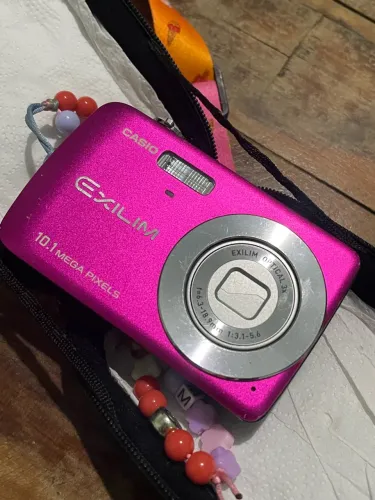 Vendo câmera Casio Exilim 10.1 MP ?