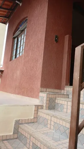 Aluga se casa 2 quartos perto metrô para casais sem filhos. Moças, rapazes.