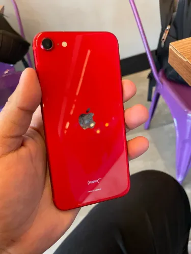 iPhone SE2020 na caixa