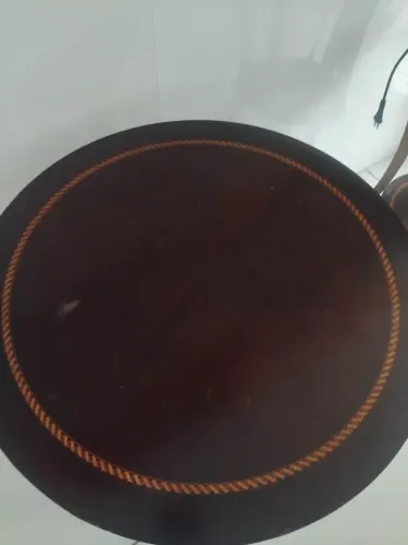 Mesma de canto em madeira trabalhada