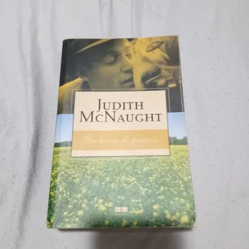 Livro Em busca do Paraiso de Judith McNaught