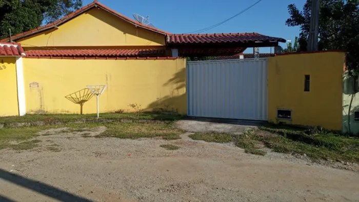 Amparo imóveis-Excelente casa linear 2 quartos sendo 1 suíte em condomínio-Araruama
