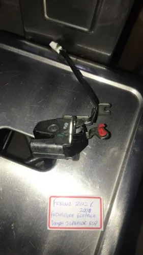 Fechadura elétrica tampa superior esquerda Fiorino 2021 original
