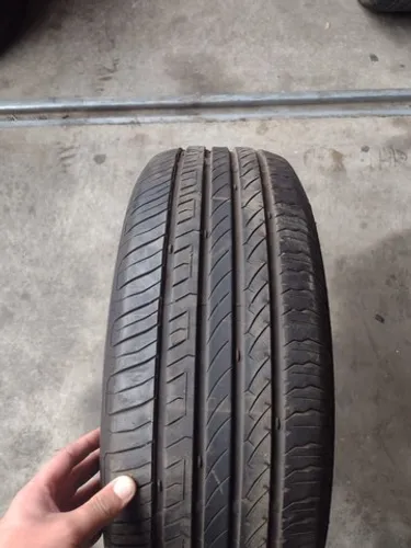 Pneu para fazer vulcanização 205 / 60 / 16 Usado.