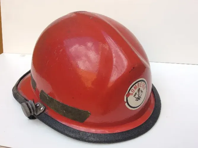 capacete de bombeiro antigo