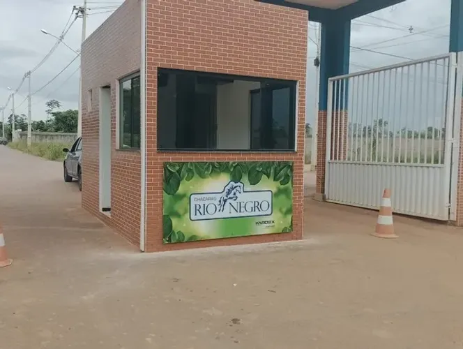 Transferências no Condomínio de Chácaras Rio Negro, pronto p/construir.