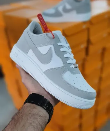 Tênis Nike Cinza (Tamanho 39 e 42)