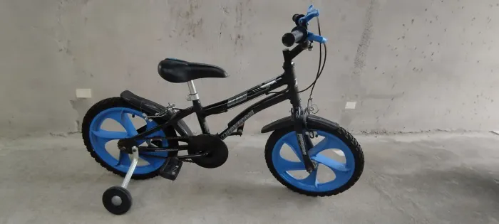 Bicicleta com rodinhas aro 16