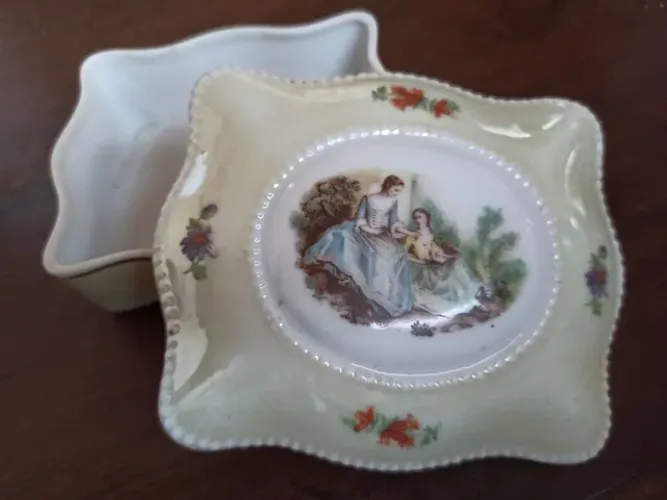 Porta jóias de porcelana antiga