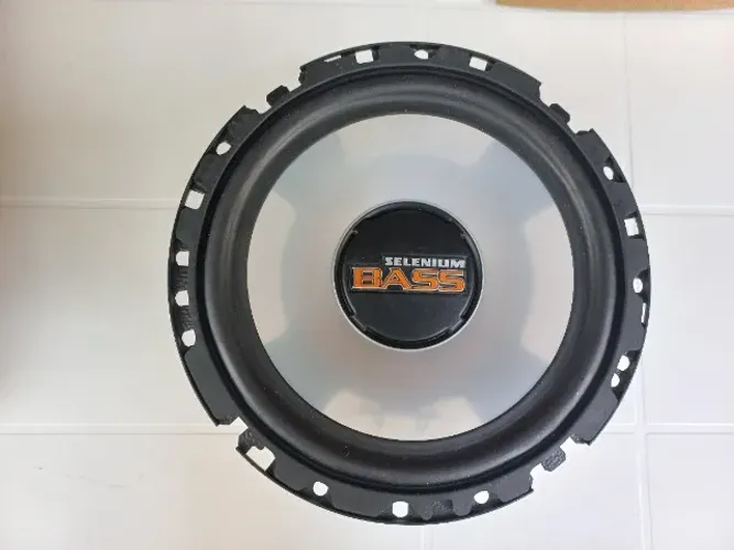 Par de autofalantes midbass Selenium 6'' 140w max. Subwoffer.