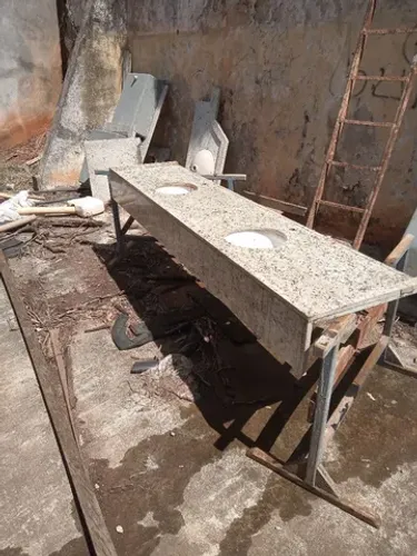 LAVATÓRIO COM 2 CUBAS E TESTEIRA 