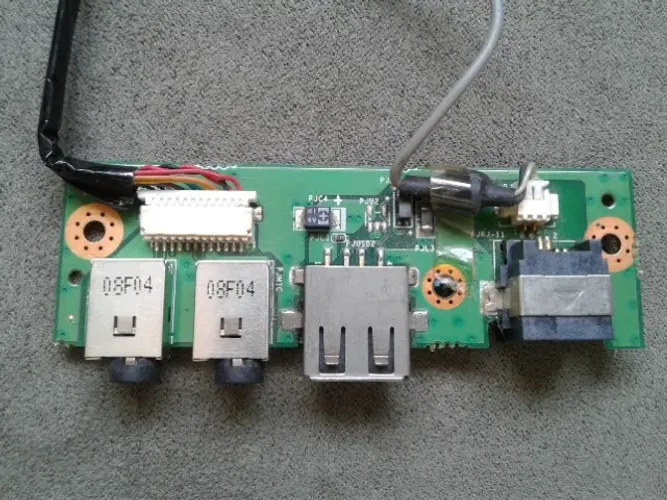 Placa Audio, Usb e Linha Amazon Pc Optimum / 6-71-M55N8-005 - Notebook