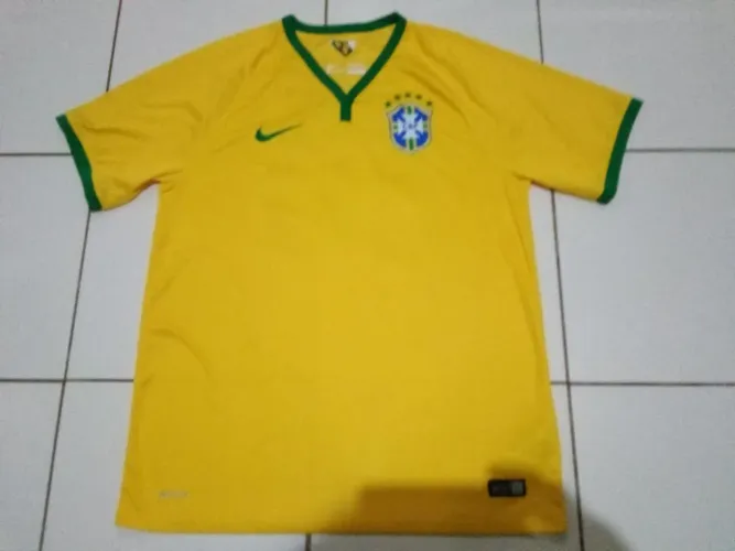 Camisa Brasil 2014 Nike titular tamanho G com nome nas costas