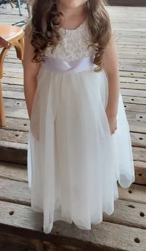 Vestido dama/florista em renda - veste de 3 a 6 anos
