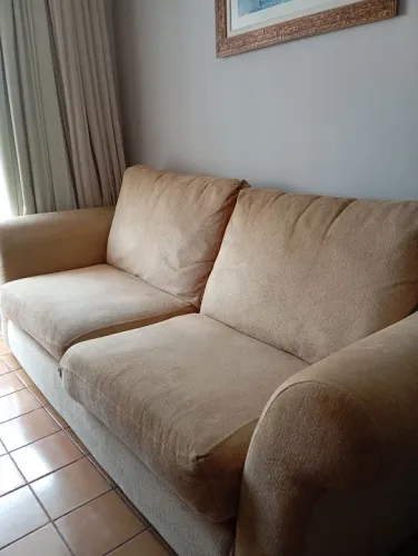 Sofá 2 lugares bege - ótimo estado!