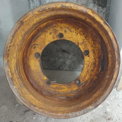 roda traseira retroescavadeira JCB