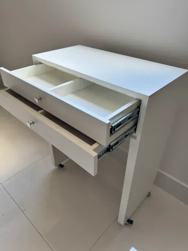 Penteadeira e escrivaninha com 2 gavetas 